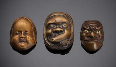 Drei Masken-Netsuke aus Holz