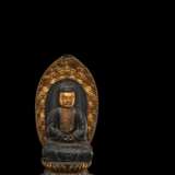 Figur des Buddha aus Holz mit partieller Vergoldung - Foto 1