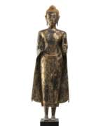 Product catalog. Große Bronze des Buddha Shakyamuni mit Schwarzlack- und Goldfassung