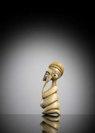 Seltene und feine Skulptur einer knieenden Figur aus Flusspferd-Elfenbein - photo 1