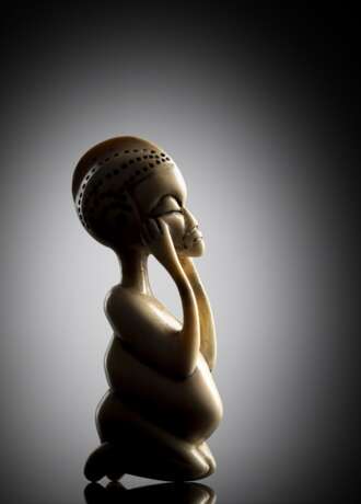 Seltene und feine Skulptur einer knieenden Figur aus Flusspferd-Elfenbein - фото 3