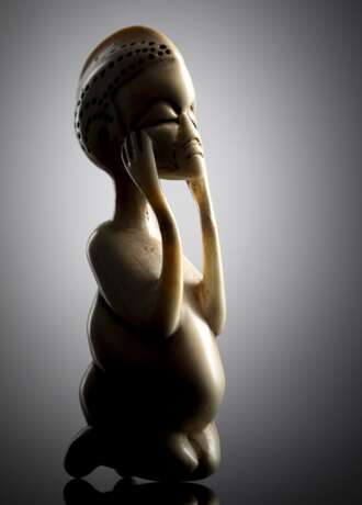 Seltene und feine Skulptur einer knieenden Figur aus Flusspferd-Elfenbein - фото 4