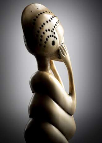 Seltene und feine Skulptur einer knieenden Figur aus Flusspferd-Elfenbein - фото 6