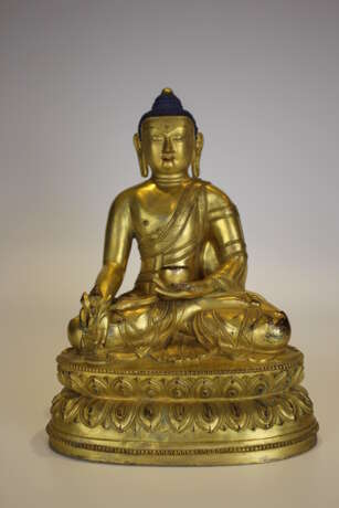 Tibet gilt bronze figure of Buddha Bronze Période antique 19th to 20th century - photo 3