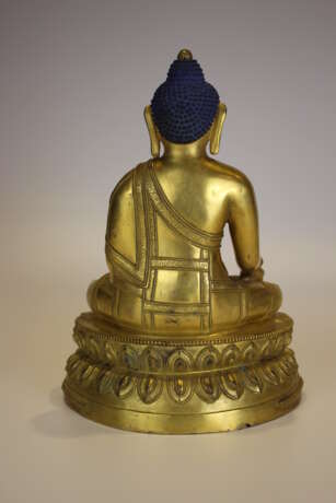 Tibet gilt bronze figure of Buddha Bronze Période antique 19th to 20th century - photo 4