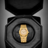 Audemars Piguet, Royal Oak Ref. 56271BA | gold wristwatch | 1980s | Quartz movement | White tapisserie dial with indexes and date | Case n. N.372 - C77951 | Diam. mm 30 | box only - фото 2