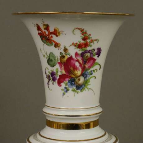 Vase mit Postament - Fürstenberg, 19. Jh., Porzellan, polych… - Foto 3
