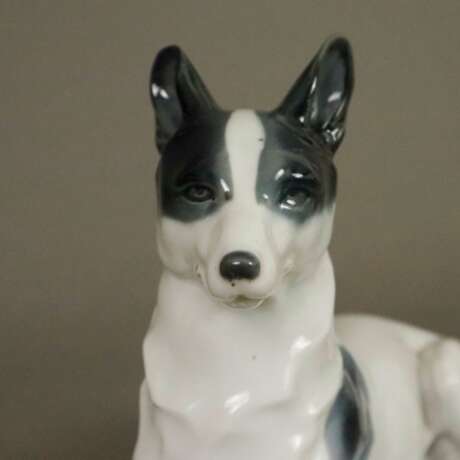 Liegende Hundefigur - Metzler & Orloff, Porzellan glasiert i… - photo 2