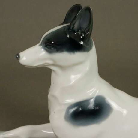 Liegende Hundefigur - Metzler & Orloff, Porzellan glasiert i… - photo 3
