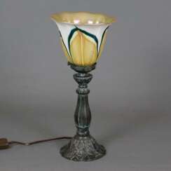 Jugendstil Tischlampe - um 1900/10, floral reliefierter Meta…