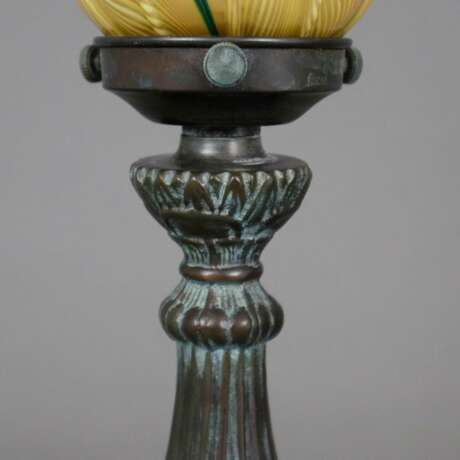 Jugendstil Tischlampe - um 1900/10, floral reliefierter Meta… - photo 4