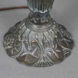 Jugendstil Tischlampe - um 1900/10, floral reliefierter Meta… - Foto 5