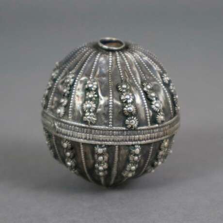 Zwei Kettenkugeln - Jemen, Silber, hohl gearbeitet, ornament… - Foto 3