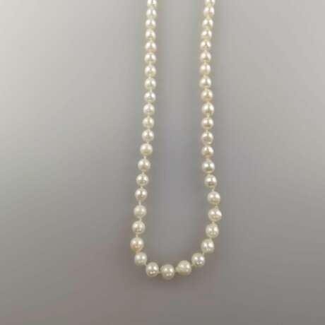 Perlenkette - 20.Jh., ca.104 cremefarbene Zuchtperlen mit te… - фото 2
