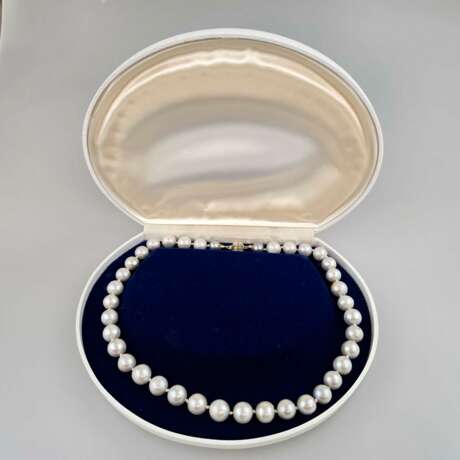 Perlenkette - Kette mit 36 hellgrauen Perlen von 10 bis 12 m… - Foto 6