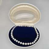 Perlenkette - Kette mit 36 hellgrauen Perlen von 10 bis 12 m… - фото 6