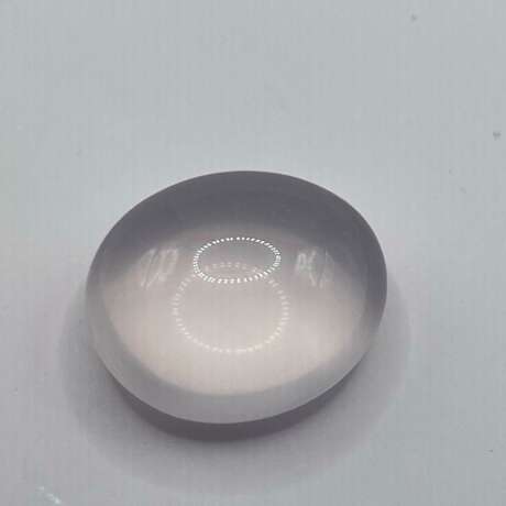 Loser Bergkristall / Quarz - 39,69 ct, farblos, ovaler Caboc… - photo 2