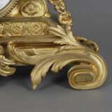 Prunkvolle Pendule - Paris, Frankreich, um 1800, vergoldetes… - фото 2