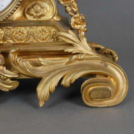 Prunkvolle Pendule - Paris, Frankreich, um 1800, vergoldetes… - photo 2