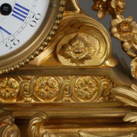 Prunkvolle Pendule - Paris, Frankreich, um 1800, vergoldetes… - фото 14