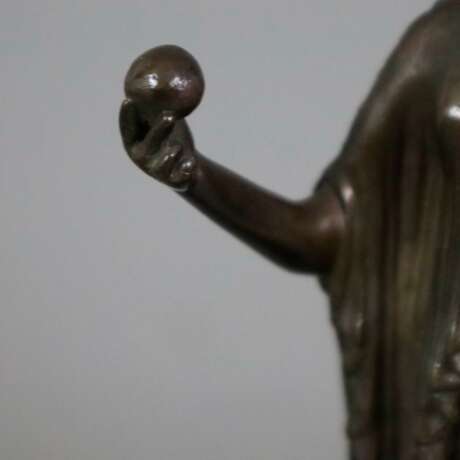Figurine einer antiken Priesterin - Bronze, braun patiniert,… - Foto 4