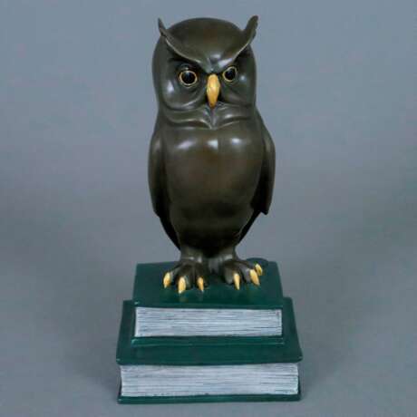 Bronzefigur "Büchereule" - 20. Jh., Bronze, polychrom gefass… - photo 1