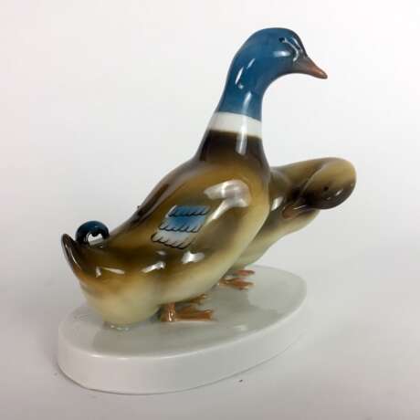 Tierfigur: Enten Paar, signiert "C. Brasch", farbig bemalt, sehr gut. - фото 3