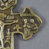 Kreuz - Russland, 19. Jh./um 1900, Gelbguss, reliefierte Dar… - фото 5