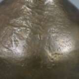 Kleiner Henkelkrug - Bronzelegierung mit brauner Patina, geb… - photo 4