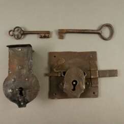 Zwei antike Schlösser mit Schlüssel - 18./19. Jh., Eisen, 1x…