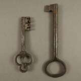 Zwei antike Schlösser mit Schlüssel - 18./19. Jh., Eisen, 1x… - фото 7