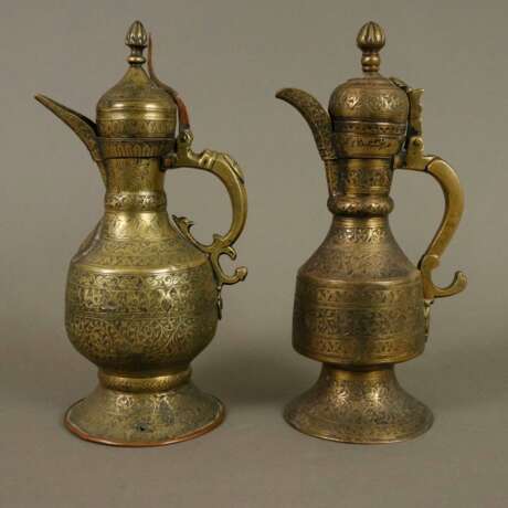 Zwei Schenkkannen - indo-persisch, ca. 19.Jh. Messing/Kupfer… - Foto 1