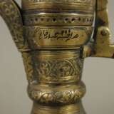 Zwei Schenkkannen - indo-persisch, ca. 19.Jh. Messing/Kupfer… - Foto 9