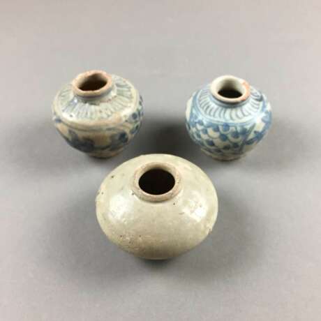 Drei kleine Miniaturgefäße - China, Ming-/Qing-Dynastie, geb… - photo 1