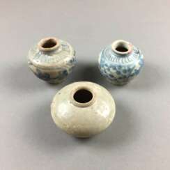 Drei kleine Miniaturgefäße - China, Ming-/Qing-Dynastie, geb…