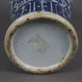 Blau-weiße Balustervase - China, späte Qing-Dynastie, Porzel… - photo 9