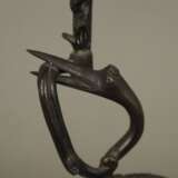 Figürlicher Leuchter - China, 20. Jh., Bronze, braun patinie… - Foto 3