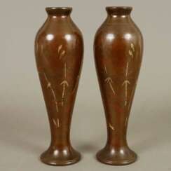 Vasenpaar - wohl China 19. Jh., schlanker Balusterkorpus, br…