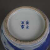 Kleiner Blau-Weiß-Deckeltopf - China, späte Qing-Dynastie, P… - photo 10