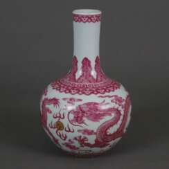 Drachenvase - China, Porzellan, „Tian qiu ping"-Form mit lei…