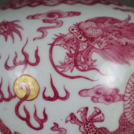 Drachenvase - China, Porzellan, „Tian qiu ping"-Form mit lei… - Foto 6