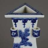 Dreieck-Vase - China, allseits dekoriert in Unterglasurblau,… - photo 2
