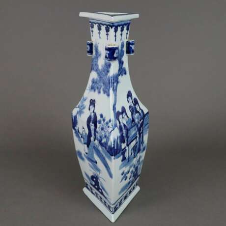 Dreieck-Vase - China, allseits dekoriert in Unterglasurblau,… - Foto 3