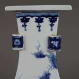 Dreieck-Vase - China, allseits dekoriert in Unterglasurblau,… - Foto 8
