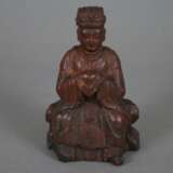 Figurine eines sitzenden Adligen mit Opfergabe - China, ausg… - Foto 1