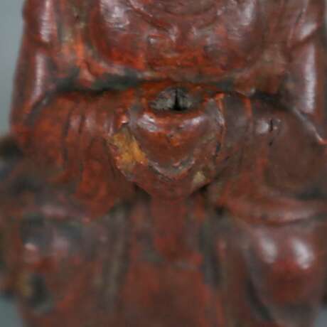 Figurine eines sitzenden Adligen mit Opfergabe - China, ausg… - Foto 4