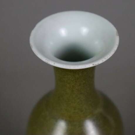 Kleine Flaschenvase - China 20.Jh., Porzellan mit "Teadust"-… - Foto 2