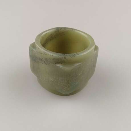 Kleiner Jade-Cong - China, Ausführung im archaischen Stil (W… - photo 3