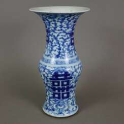 Blau-weiße Balustervase - China, ausgehende Qing-Dynastie, s…