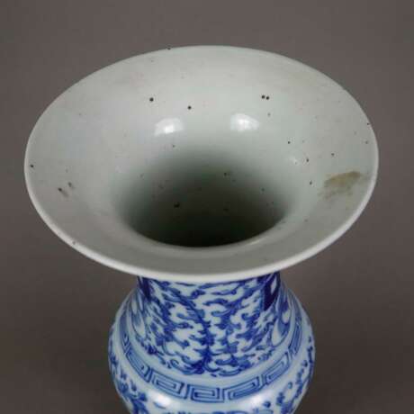 Blau-weiße Balustervase - China, ausgehende Qing-Dynastie, s… - photo 2